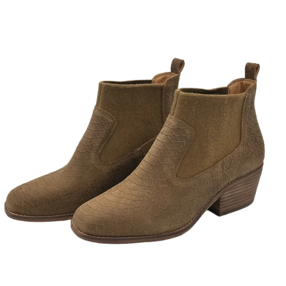 Crown Vintage Women Giancita Chelsea Bootie, Snake Print, Size 7.5, Camel